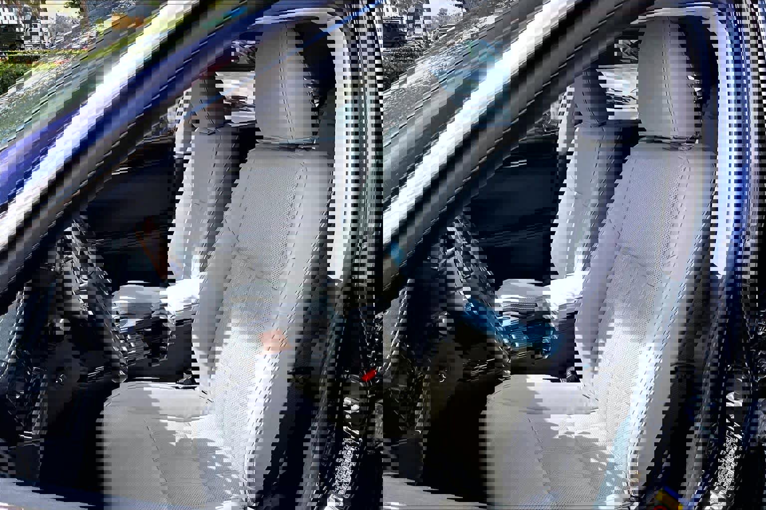 Used 2017 Lexus ES 300h image 8