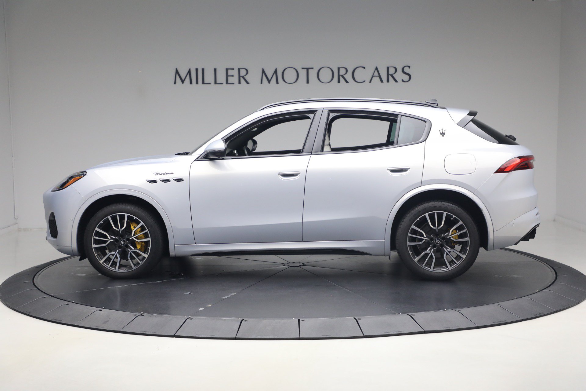 Certified 2023 Maserati Grecale Modena AWD/4WD image 3