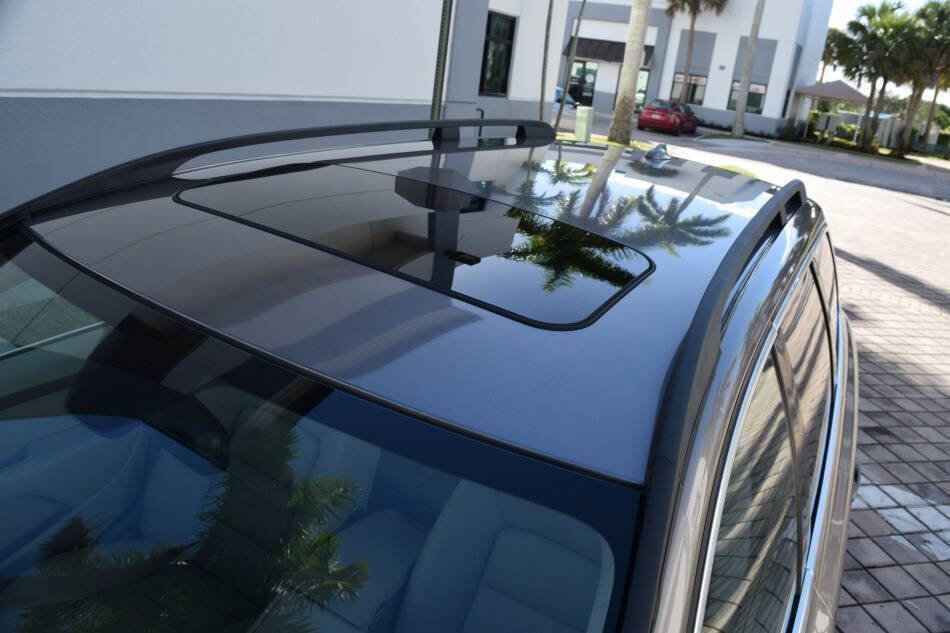 Used 2011 Volvo XC70 3.2 w/ Premium Pkg image 24