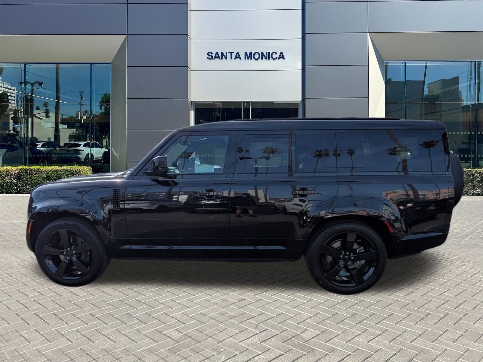 New 2026 Land Rover Defender 130 X-Dynamic SE image 2