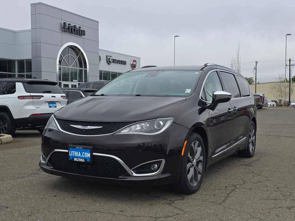 Used 2017 Chrysler Pacifica Limited w/ UConnect Theater Package