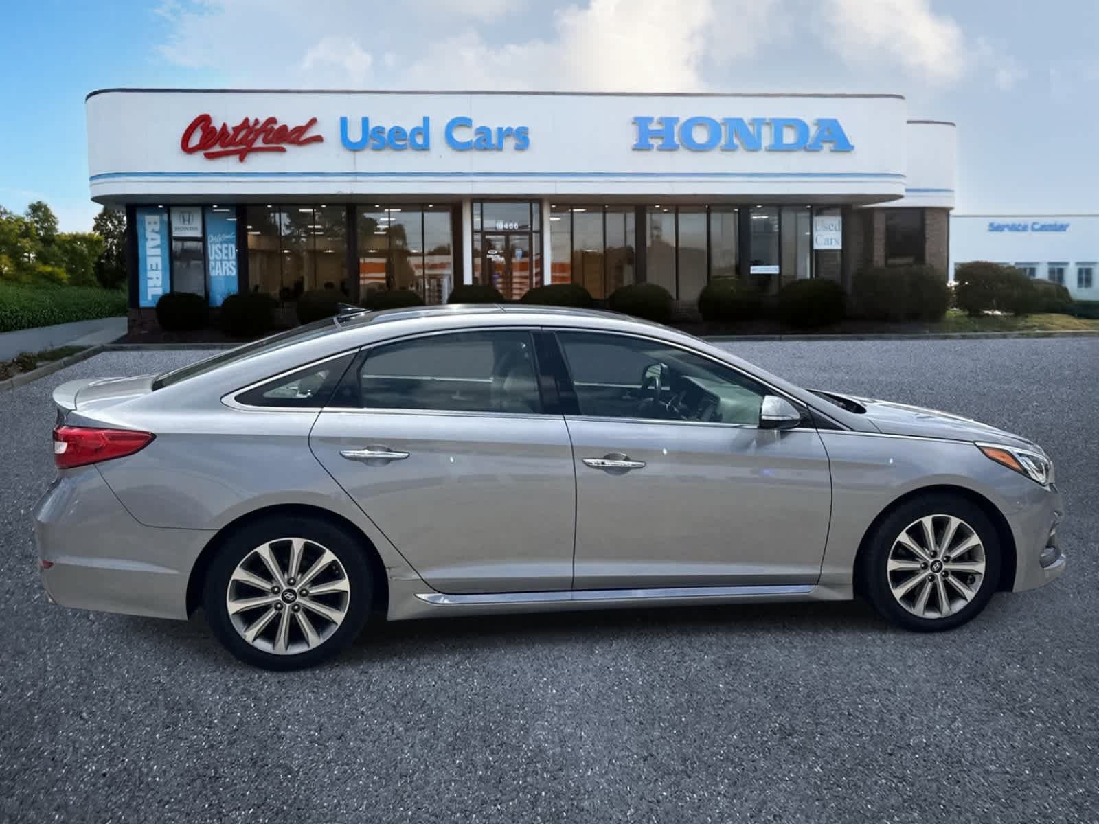 Used 2016 Hyundai Sonata Limited w/ Option Group 05 FWD image 6