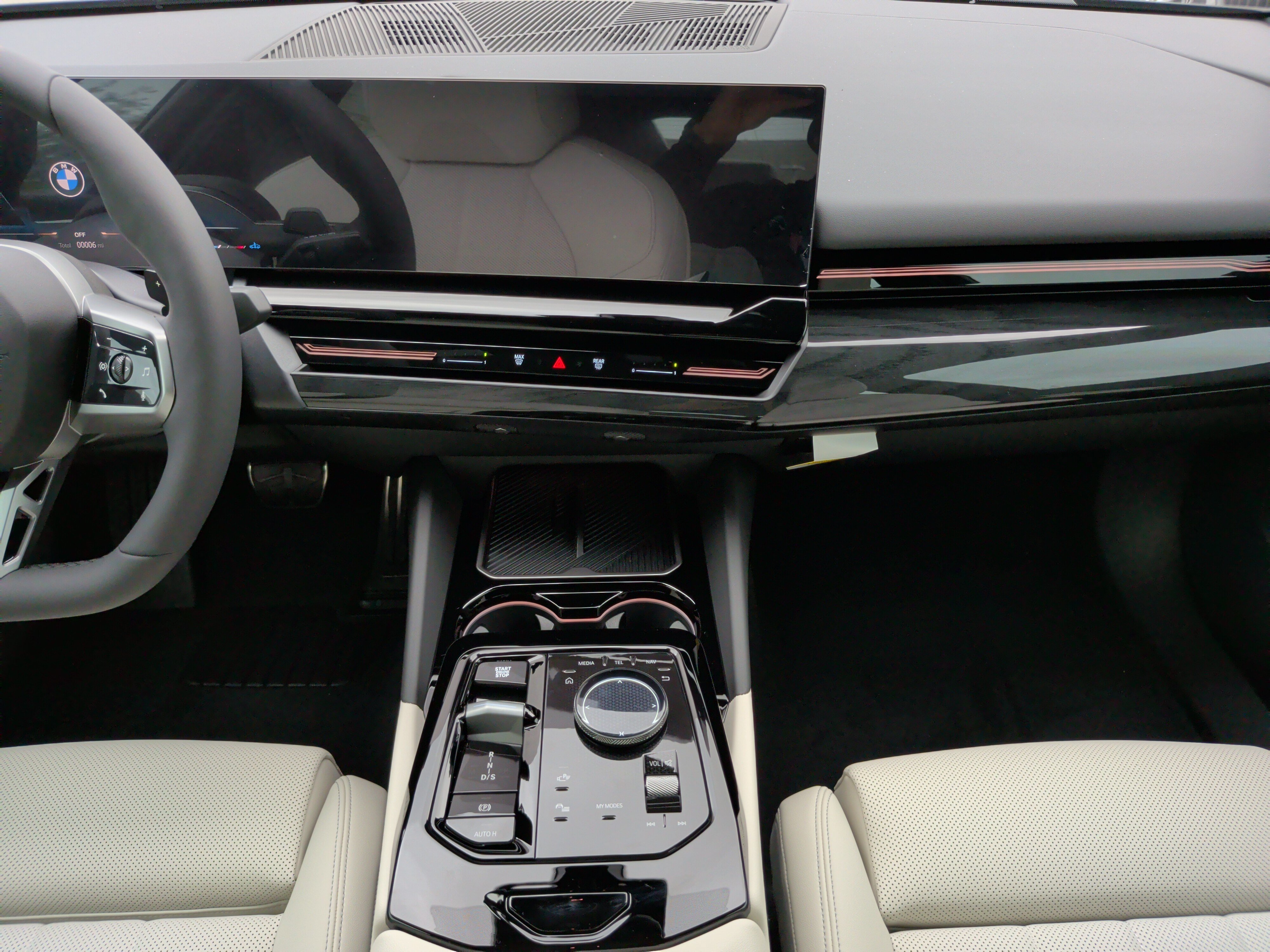 Used 2026 BMW 530i xDrive w/ M Sport Package AWD/4WD image 34