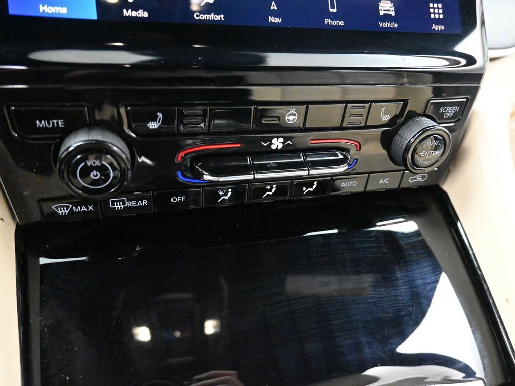 Used 2023 Jeep Grand Cherokee Limited AWD/4WD image 39