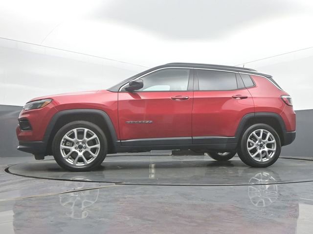 Used 2025 Jeep Compass Limited image 47