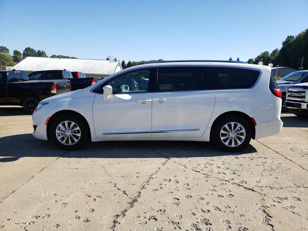 Used 2018 Chrysler Pacifica Touring-L FWD image 7