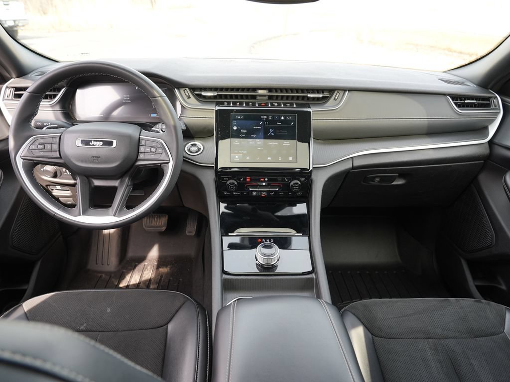 Used 2024 Jeep Grand Cherokee Altitude AWD/4WD image 23