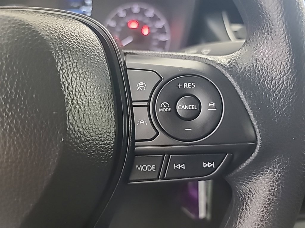 Used 2025 Toyota Corolla LE FWD image 30