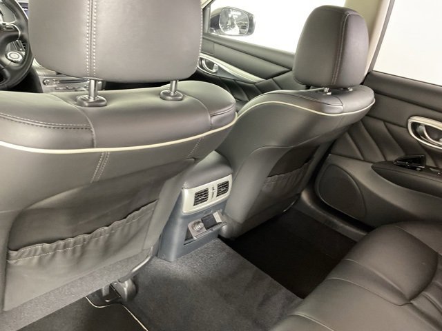 Used 2018 INFINITI Q70 L 3.7 image 16