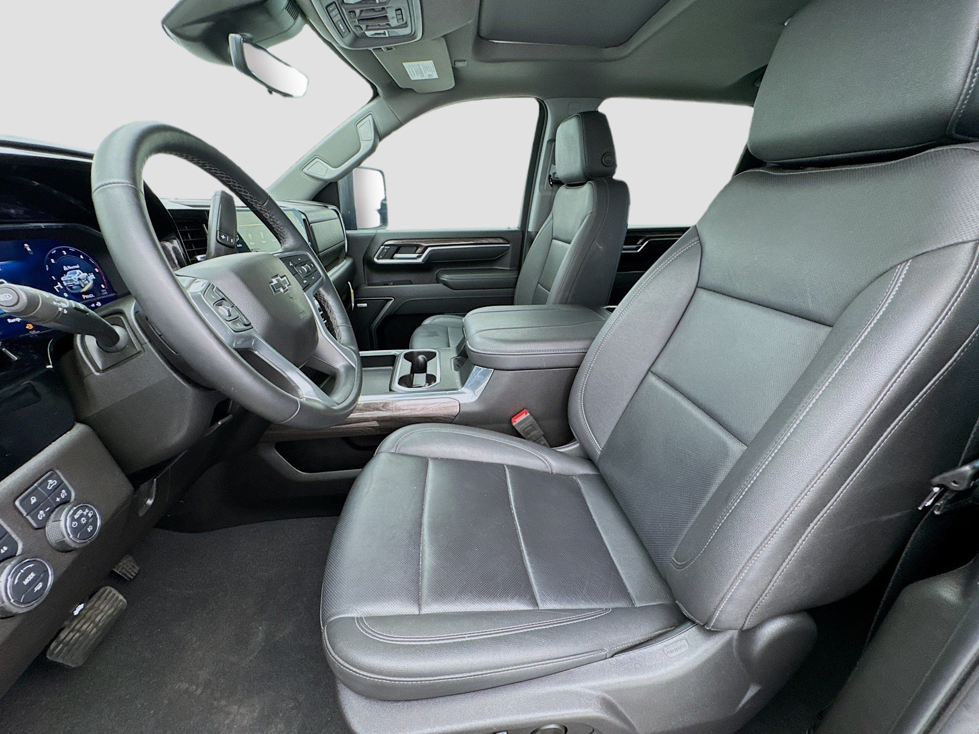 Used 2025 Chevrolet Silverado 2500 LTZ w/ LTZ Plus Package AWD/4WD image 13