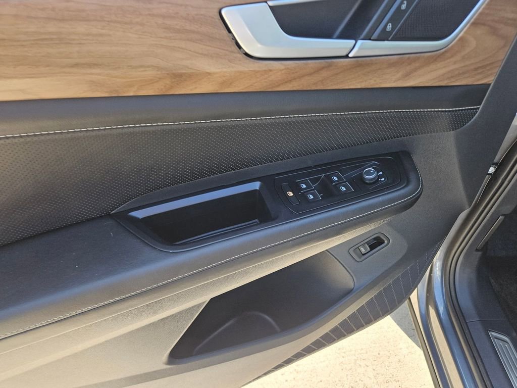 Used 2025 Volkswagen Atlas SE image 15