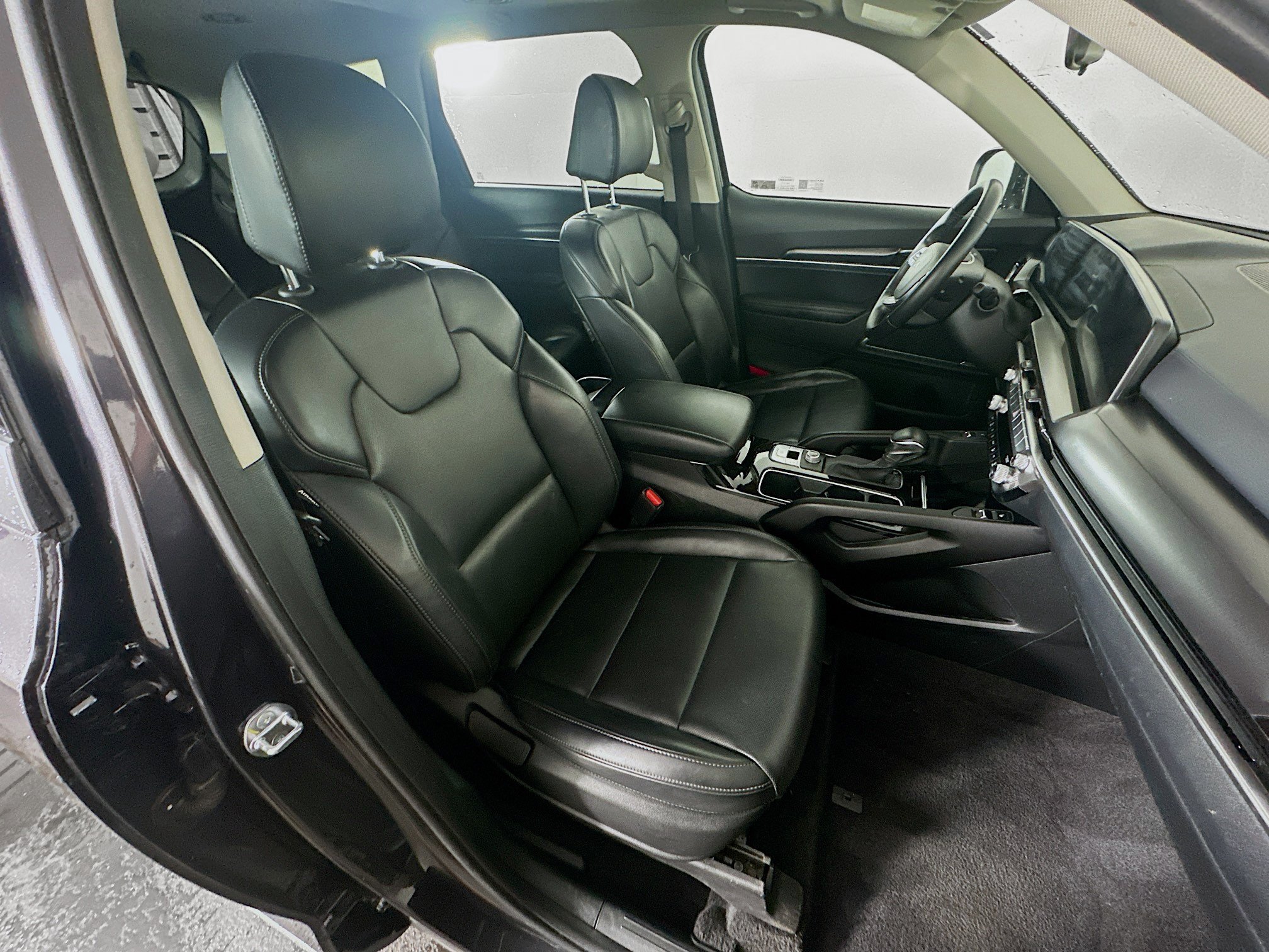 Used 2025 Kia Telluride S FWD image 33