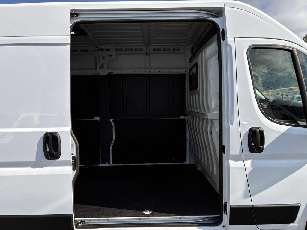 Used 2025 RAM ProMaster 3500 w/ Convenience Group FWD image 11