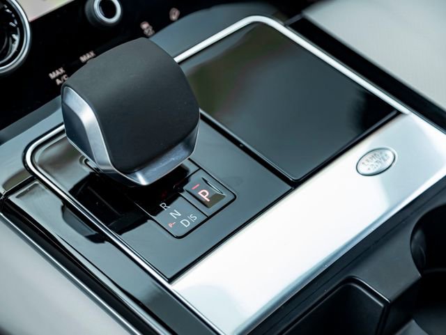 Used 2022 Land Rover Range Rover Velar R-Dynamic S image 19