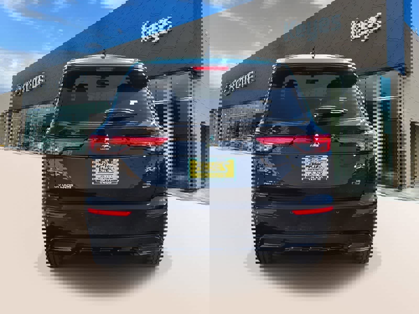 Used 2023 Mitsubishi Outlander SE image 6