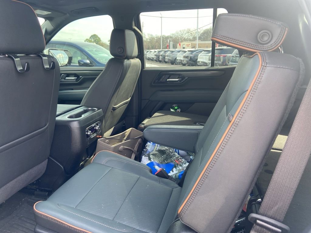 Used 2025 GMC Yukon AT4 w/ AT4 Premium Package image 9