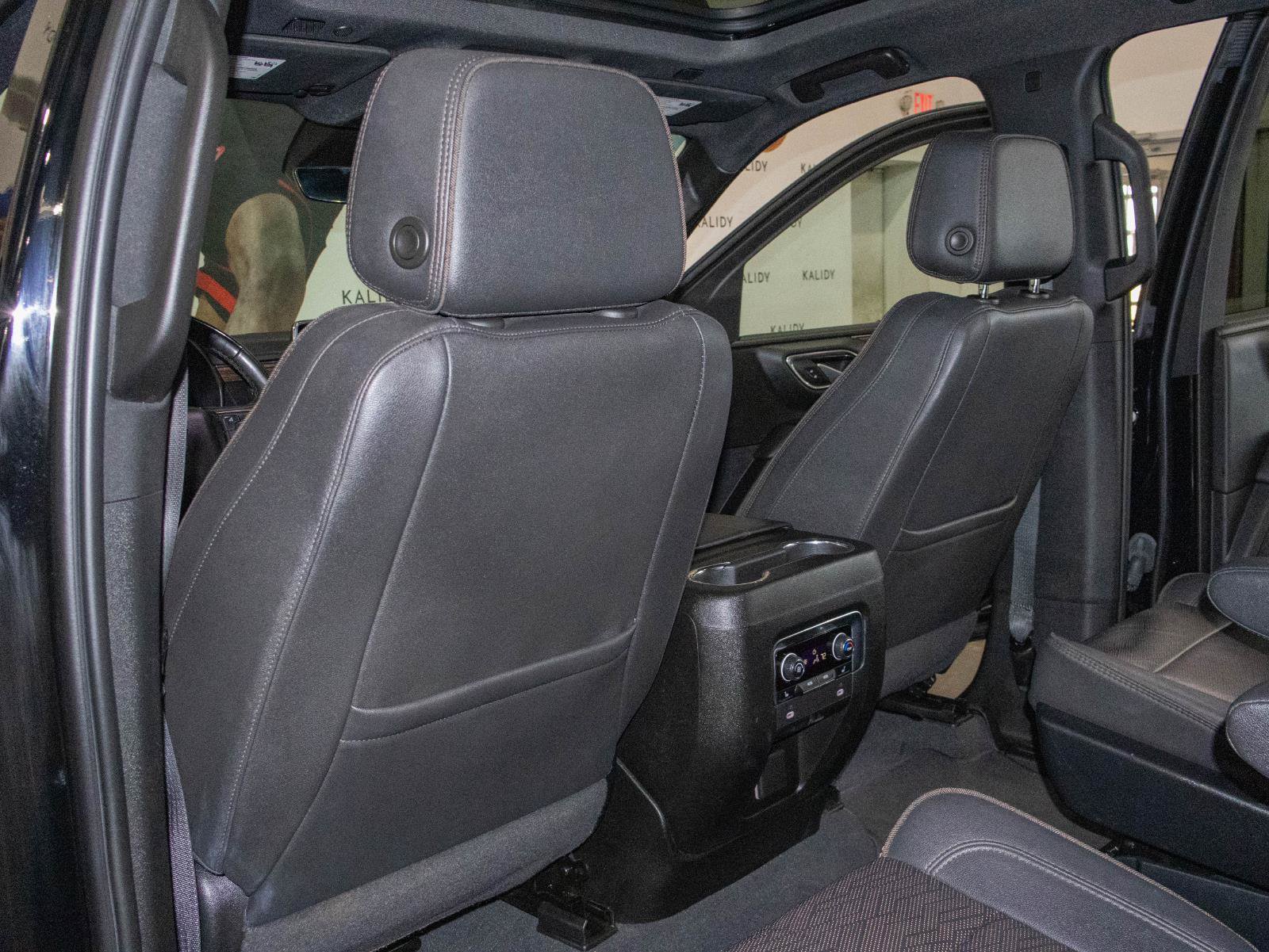 Used 2023 Chevrolet Tahoe High Country AWD/4WD image 10