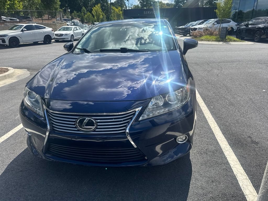 Used 2015 Lexus ES 350 w/ Luxury Package FWD image 2