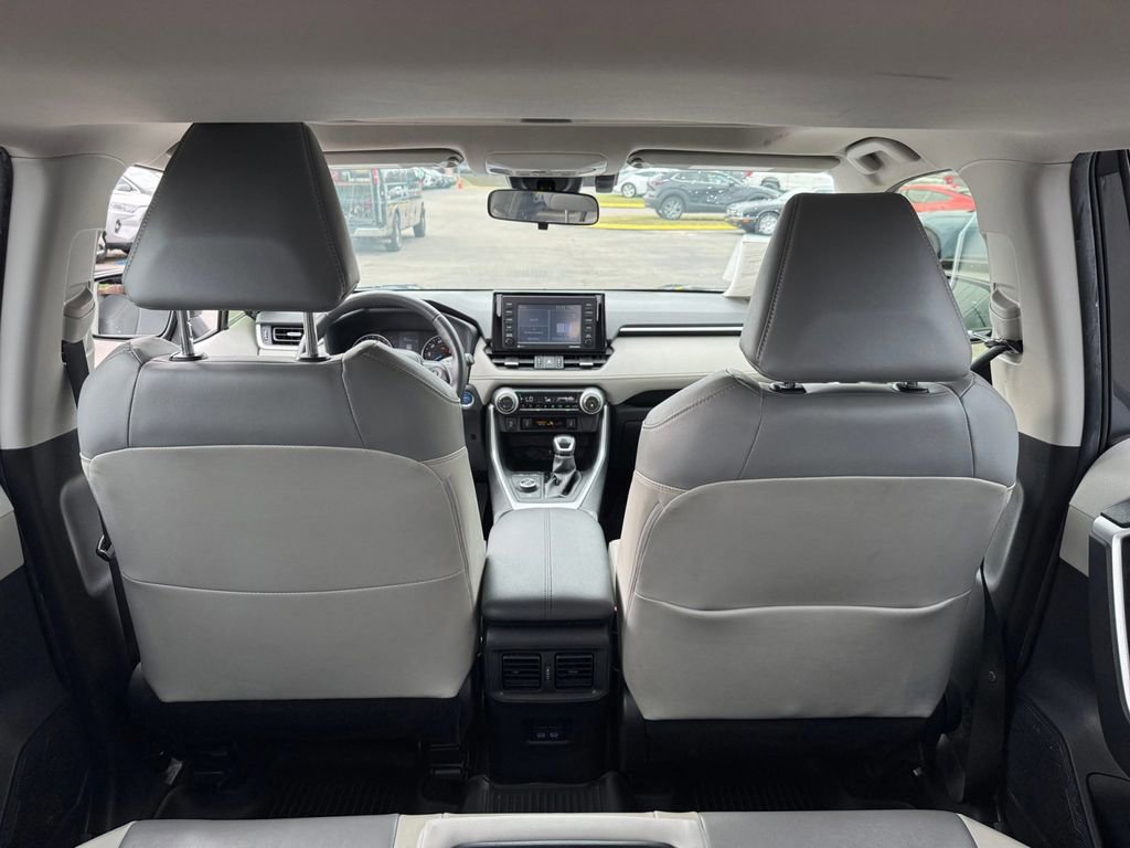 Used 2022 Toyota RAV4 XLE Premium image 28