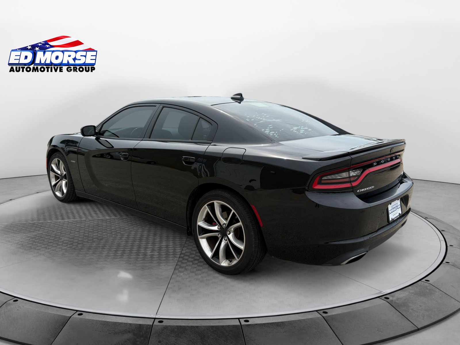 Used 2016 Dodge Charger R/T w/ Premium Group RWD image 3
