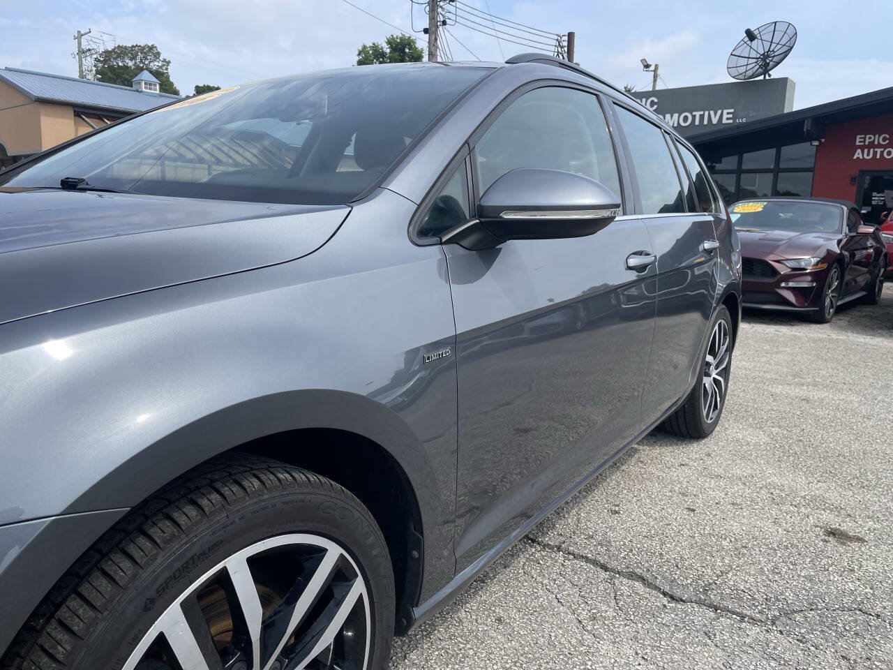 Used 2016 Volkswagen Golf Limited Edition FWD image 10