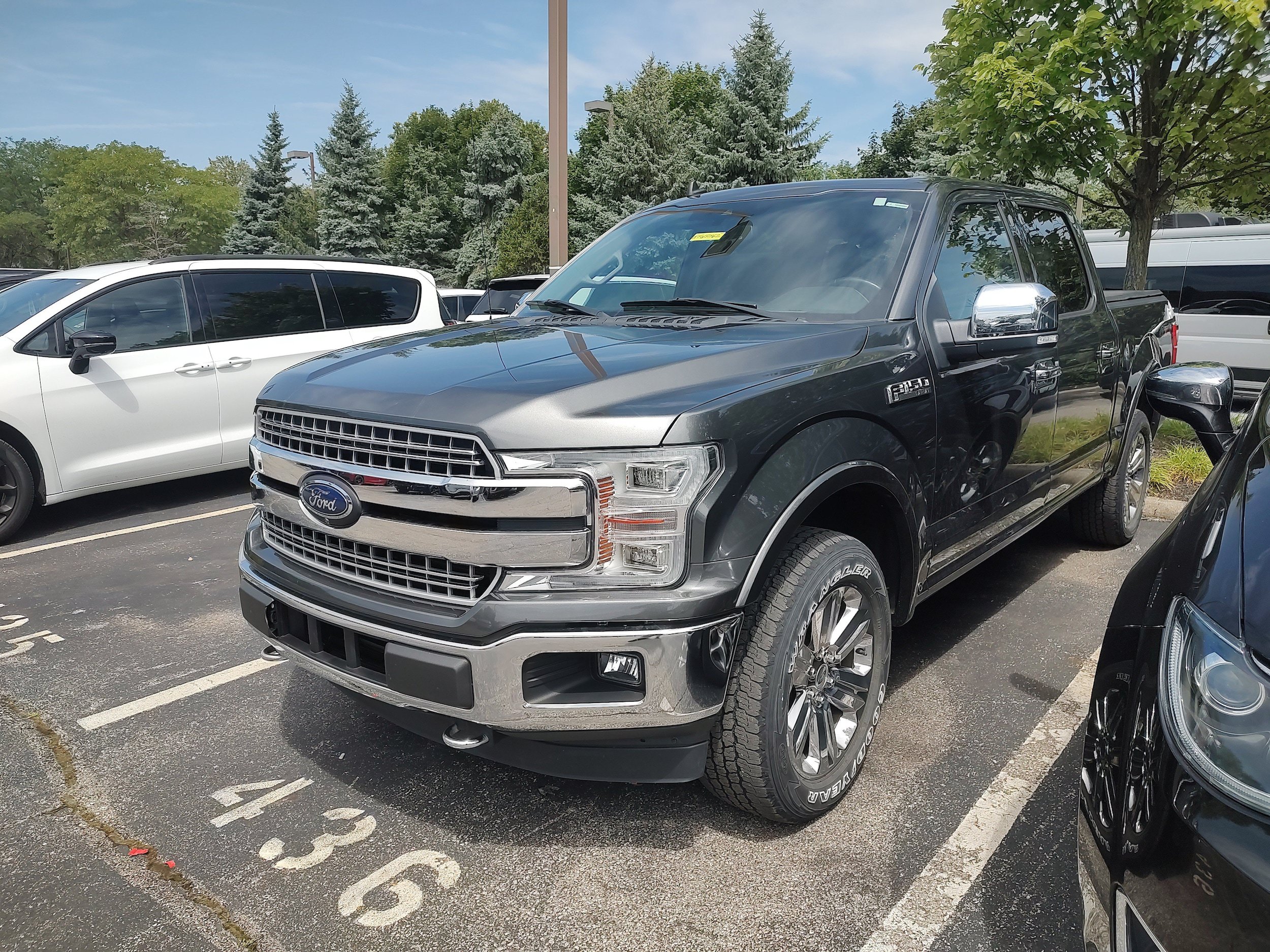 Used 2019 Ford F150 Lariat w/ Equipment Group 502A Luxury AWD/4WD image 2