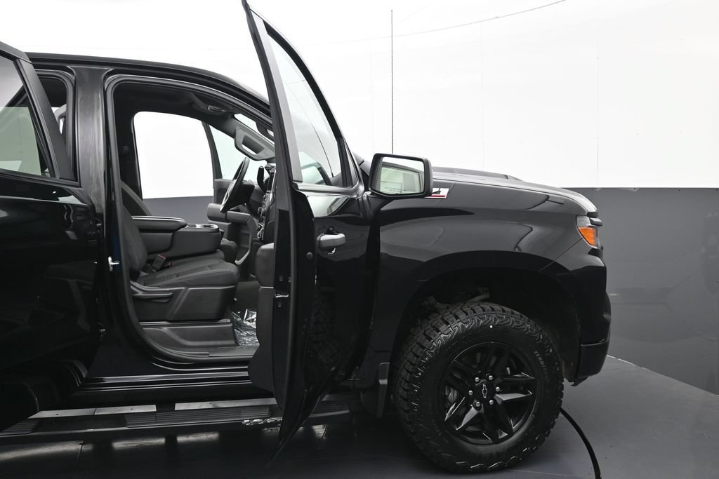 Used 2024 Chevrolet Silverado 1500 Custom Trail Boss AWD/4WD image 9