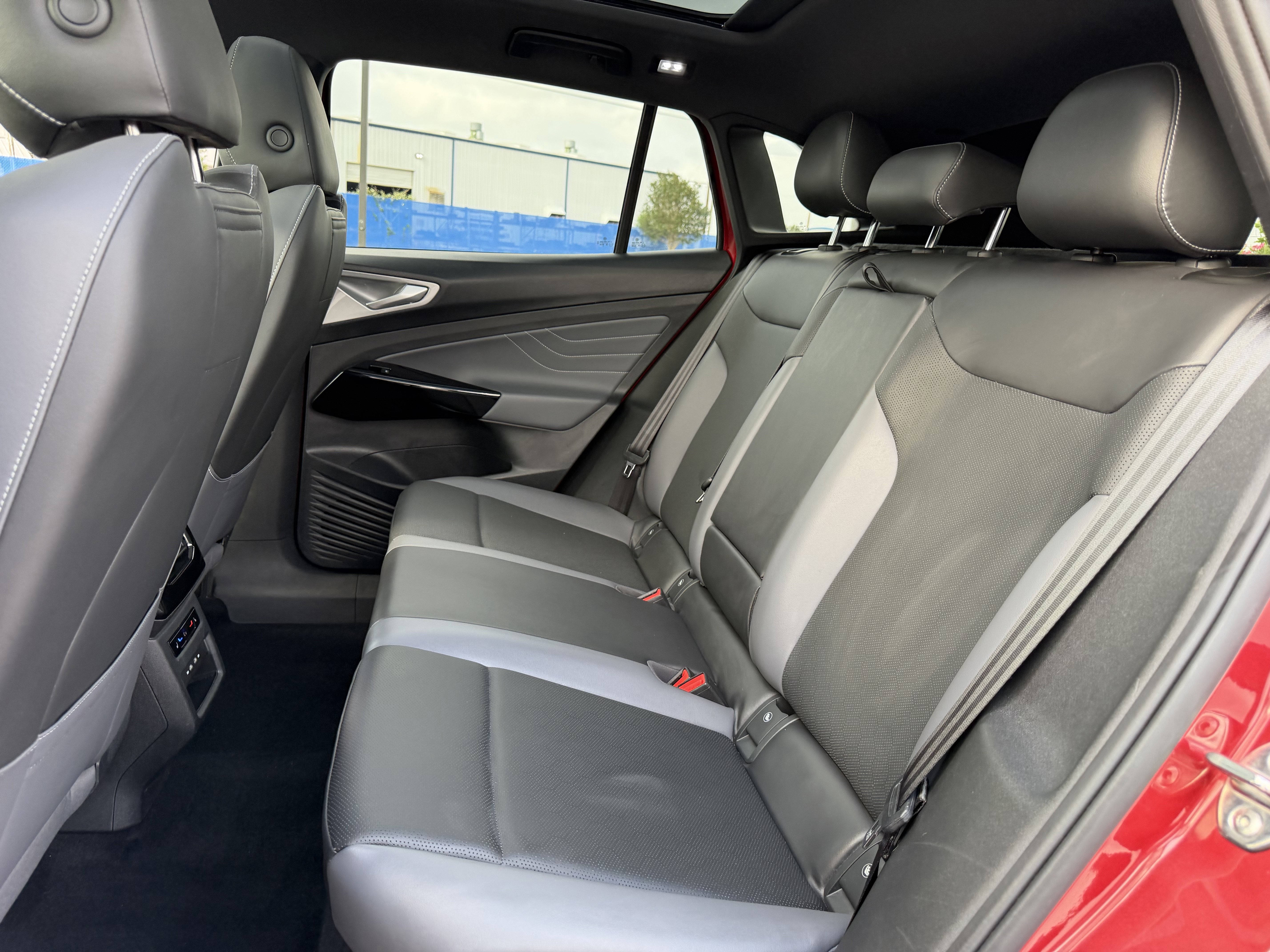 Used 2023 Volkswagen ID.4 Pro S Plus RWD image 30