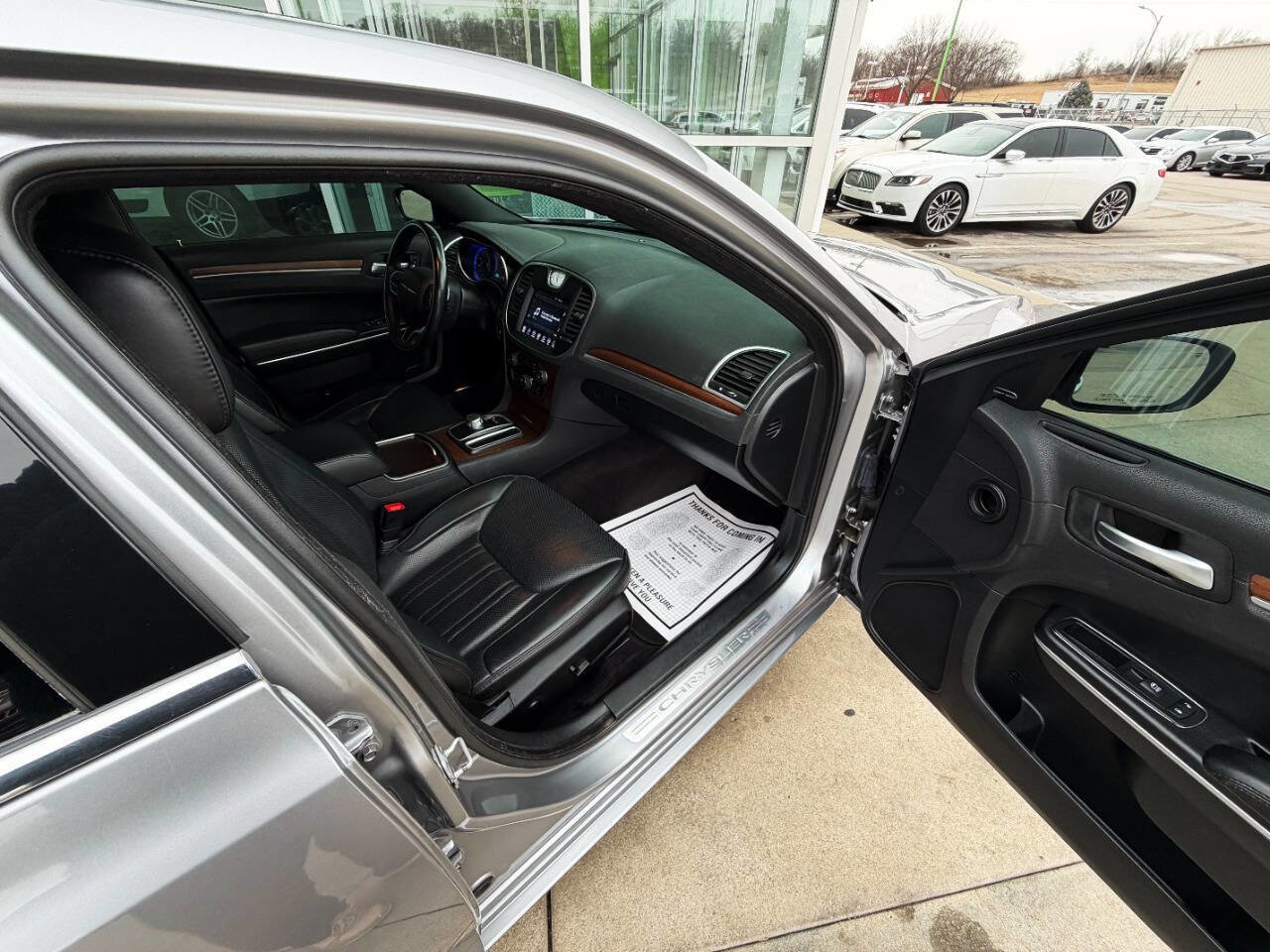 Used 2017 Chrysler 300 C Platinum image 16