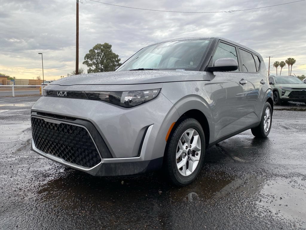 Used 2024 Kia Soul FWD image 2