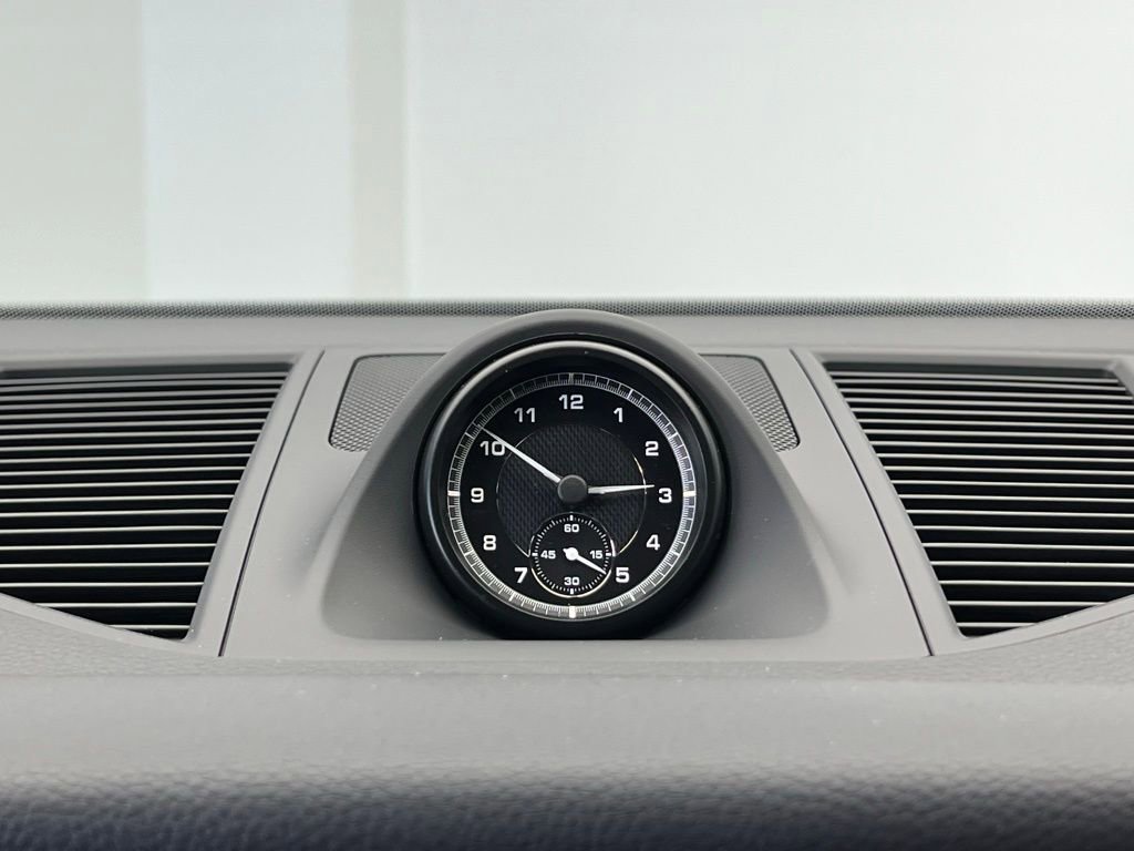Used 2025 Porsche Macan image 12