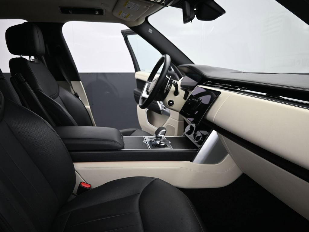 Used 2022 Land Rover Range Rover Long Wheelbase SE image 11