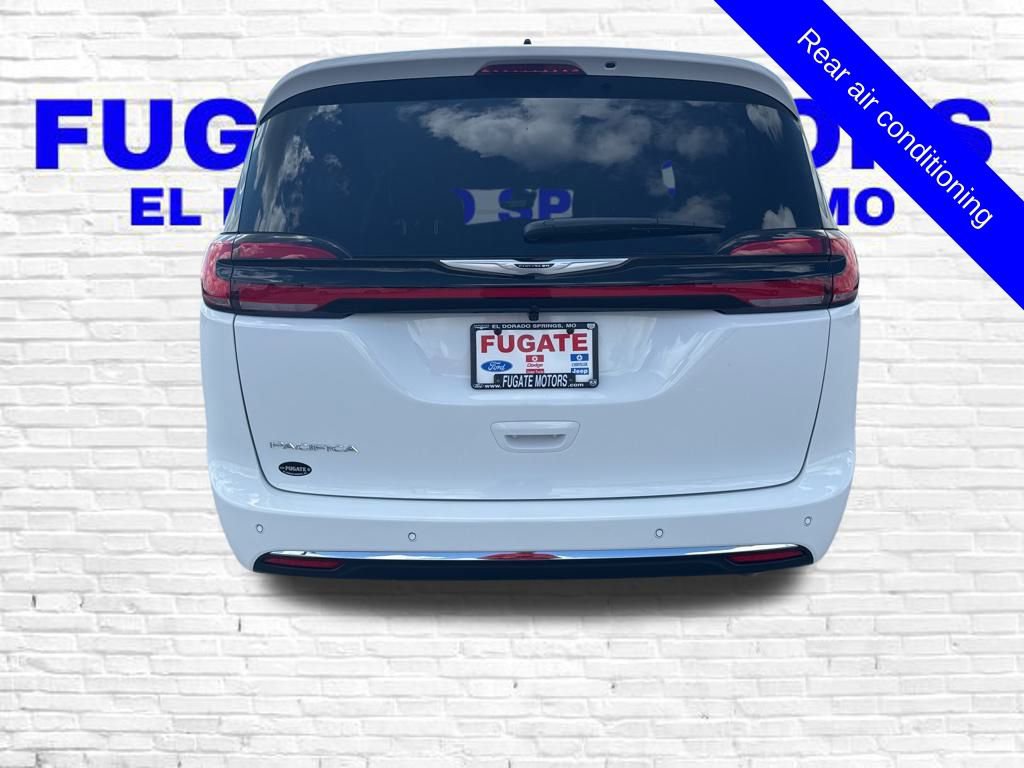 New 2026 Chrysler Pacifica Select image 4