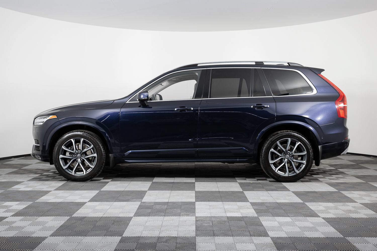 Used 2016 Volvo XC90 T6 Momentum AWD/4WD image 3