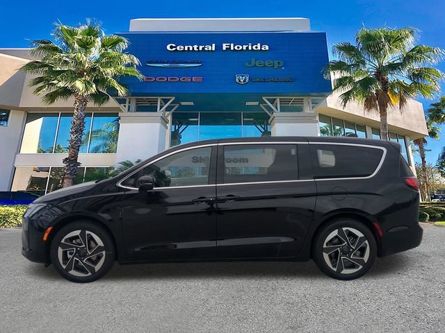 New 2027 Chrysler Pacifica Limited FWD image 8