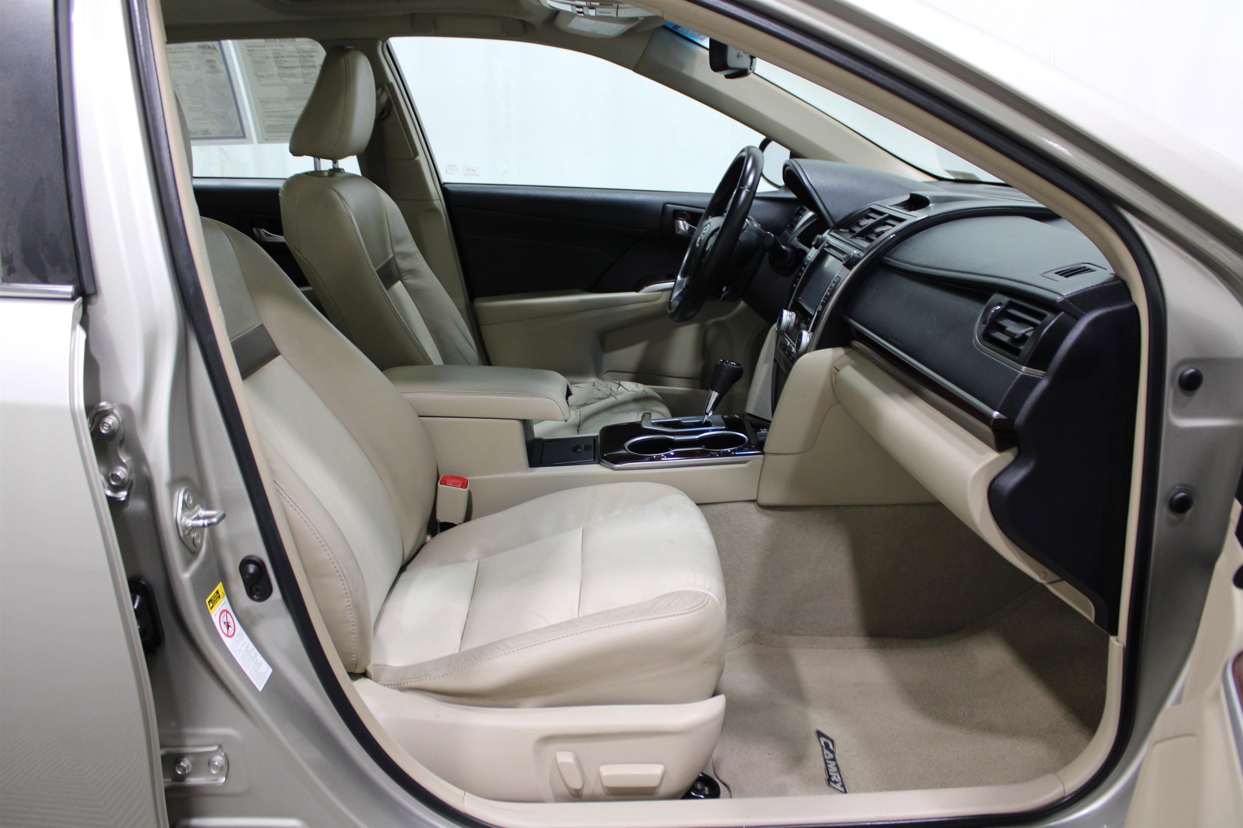 Used 2014 Toyota Camry SE image 22