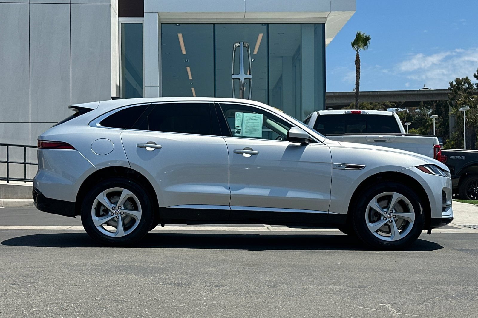 Used 2023 Jaguar F-PACE S AWD/4WD image 2