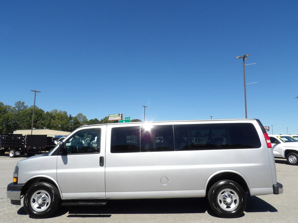 Used 2017 Chevrolet Express 3500 LT w/ LT Preferred Equipment Group RWD image 11