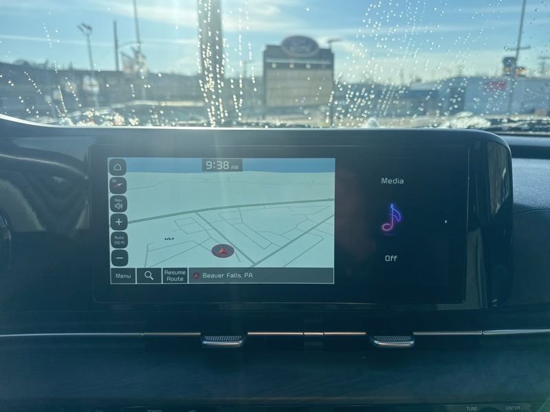 Used 2023 Kia Carnival EX image 15