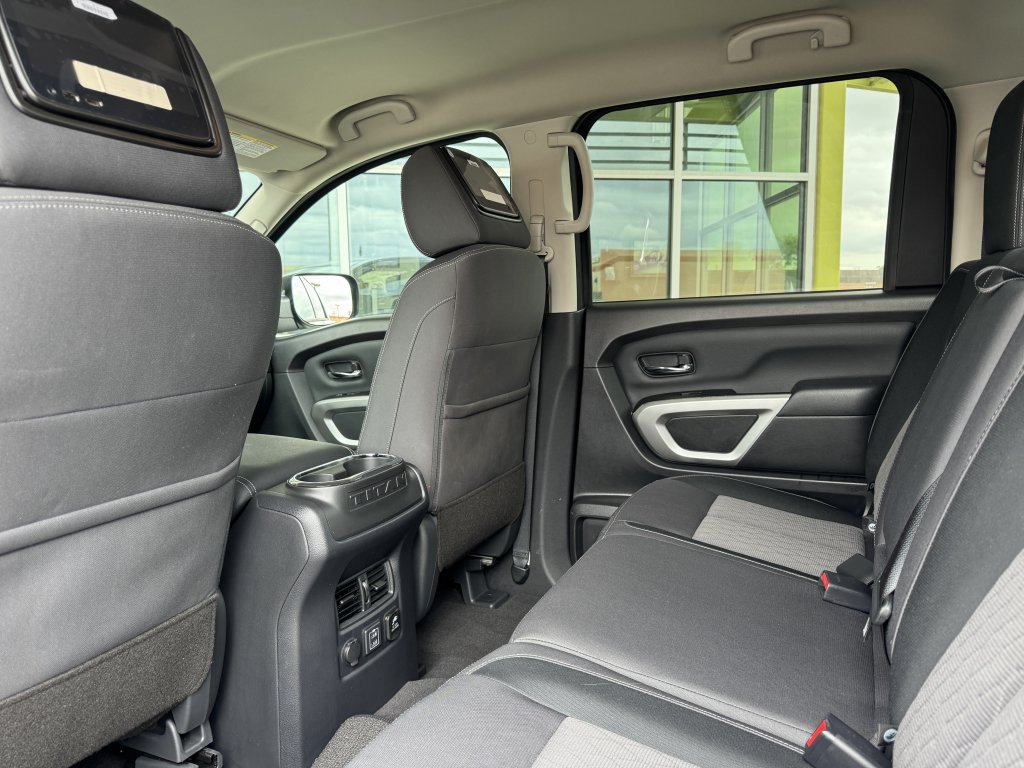 Used 2024 Nissan Titan SV w/ SV Convenience Package RWD image 36