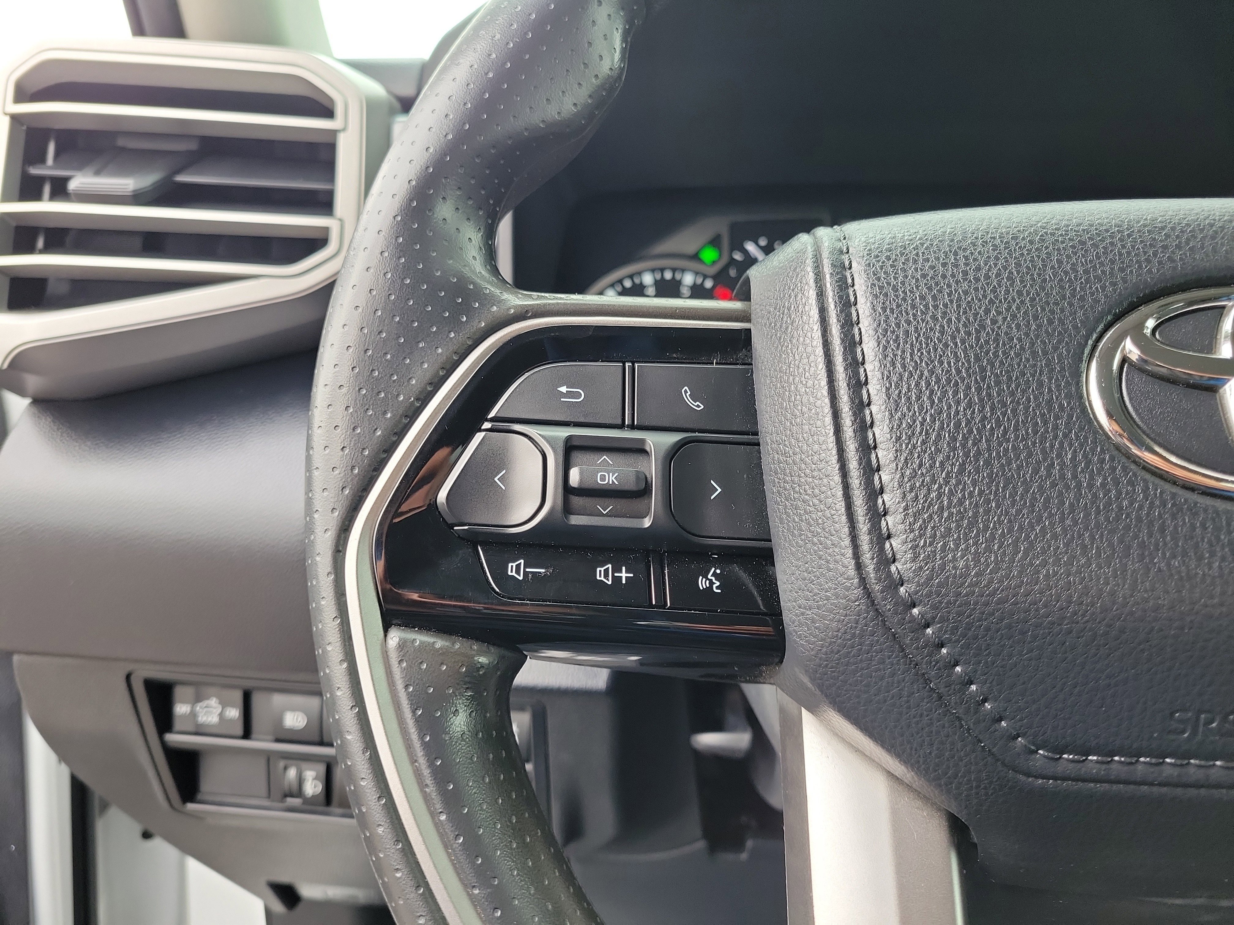 Used 2022 Toyota Tundra SR5 w/ SR5 Convenience Package image 22