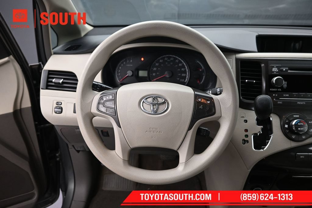 Used 2014 Toyota Sienna LE AWD/4WD image 18