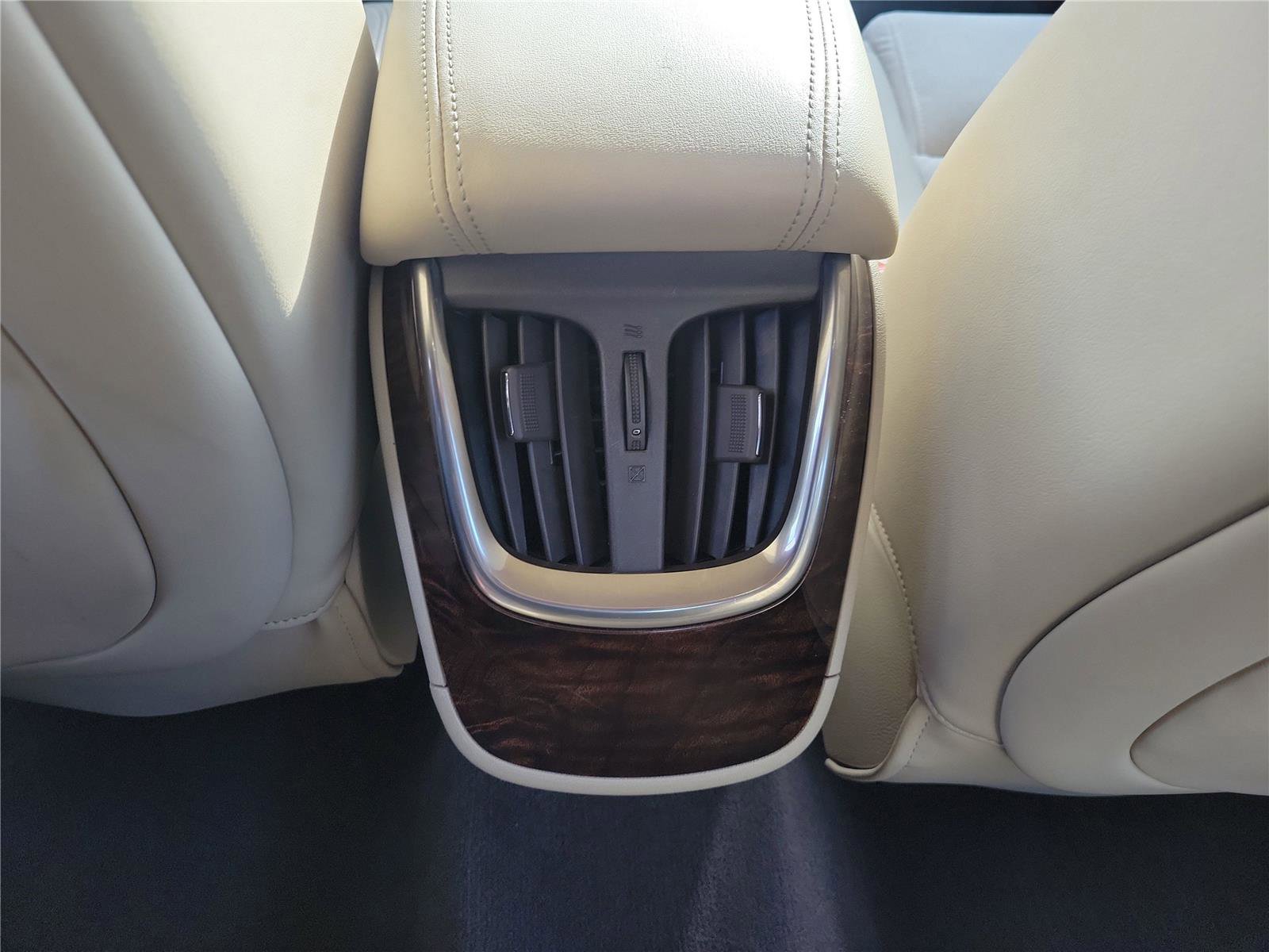 Used 2015 Buick LaCrosse image 12