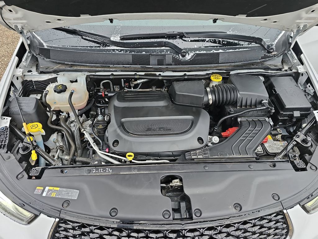 Used 2024 Chrysler Pacifica Touring-L image 28