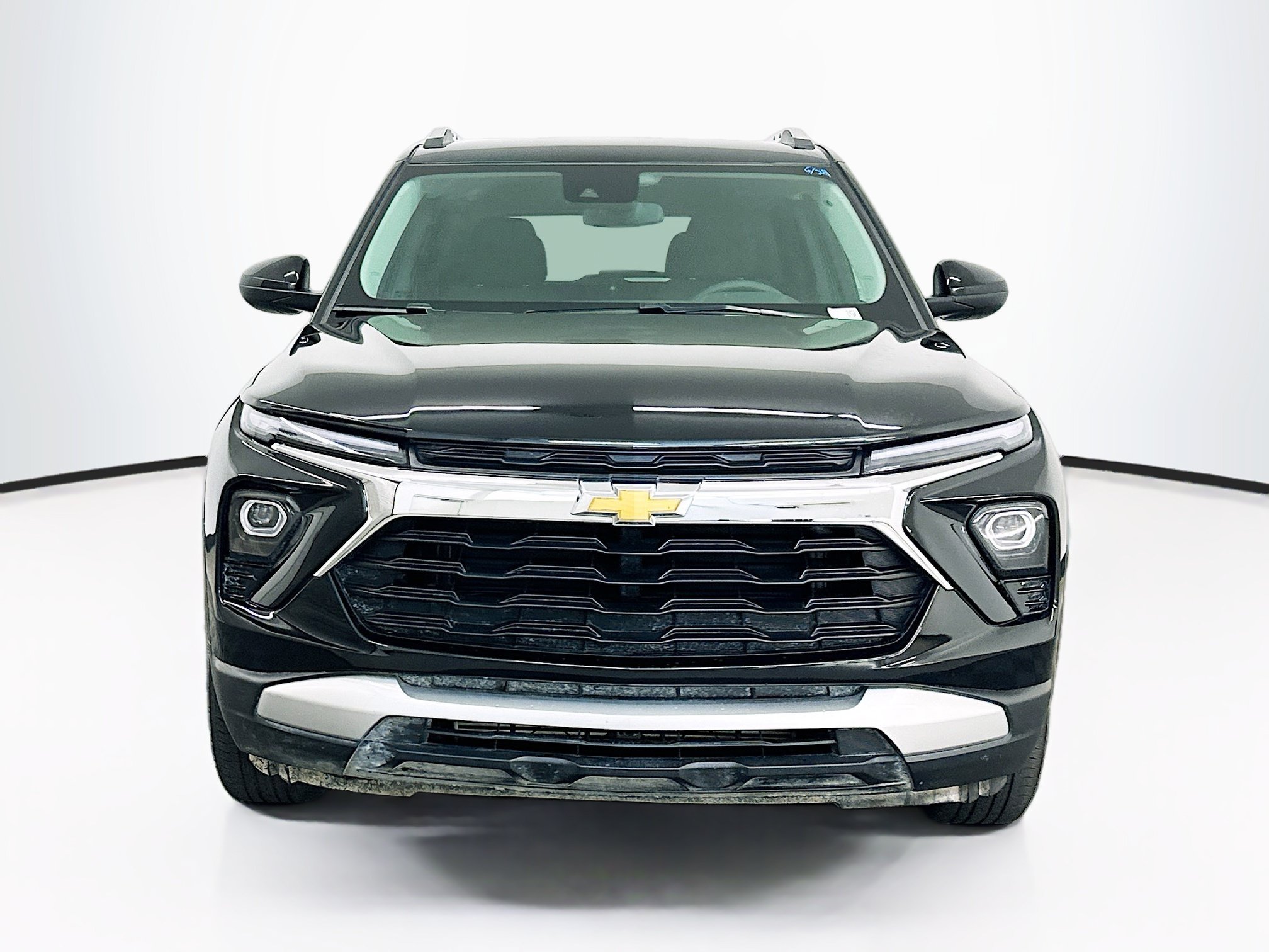 Used 2025 Chevrolet TrailBlazer LT AWD/4WD image 2