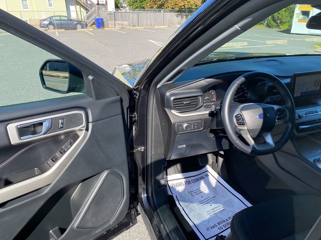 Used 2022 Ford Explorer XLT image 10