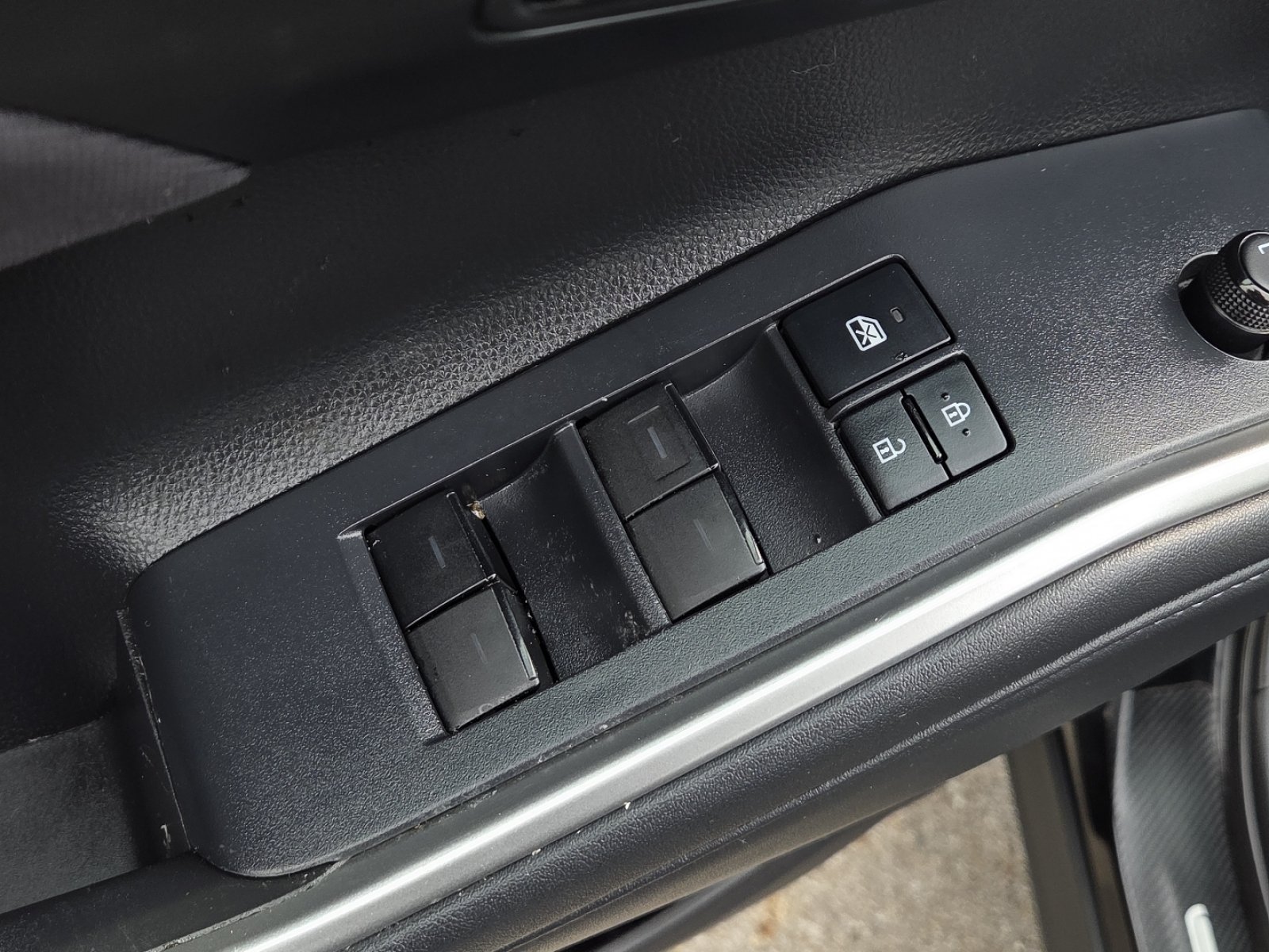 Used 2022 Toyota Highlander LE AWD/4WD image 24