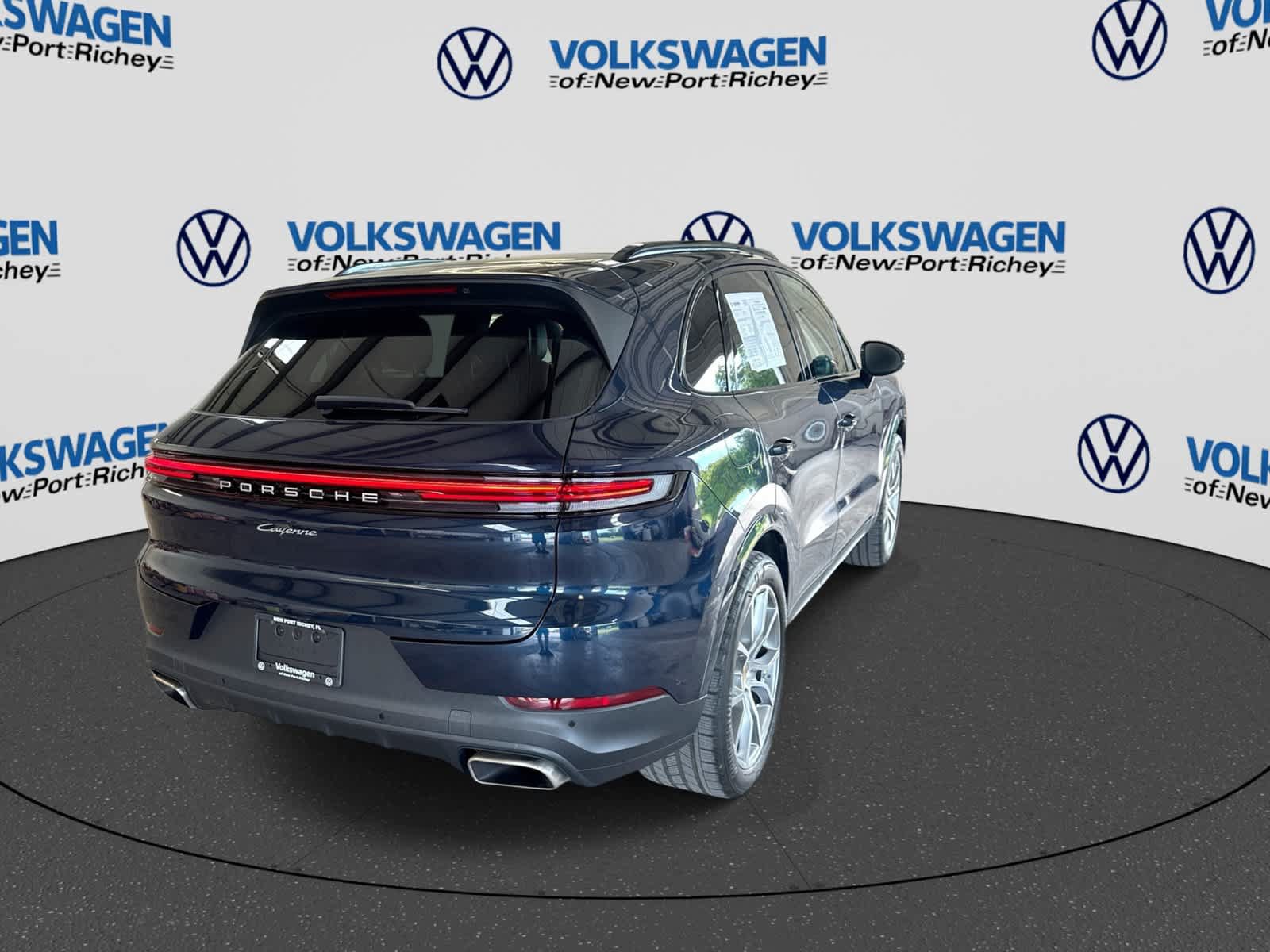 Used 2024 Porsche Cayenne AWD/4WD image 14