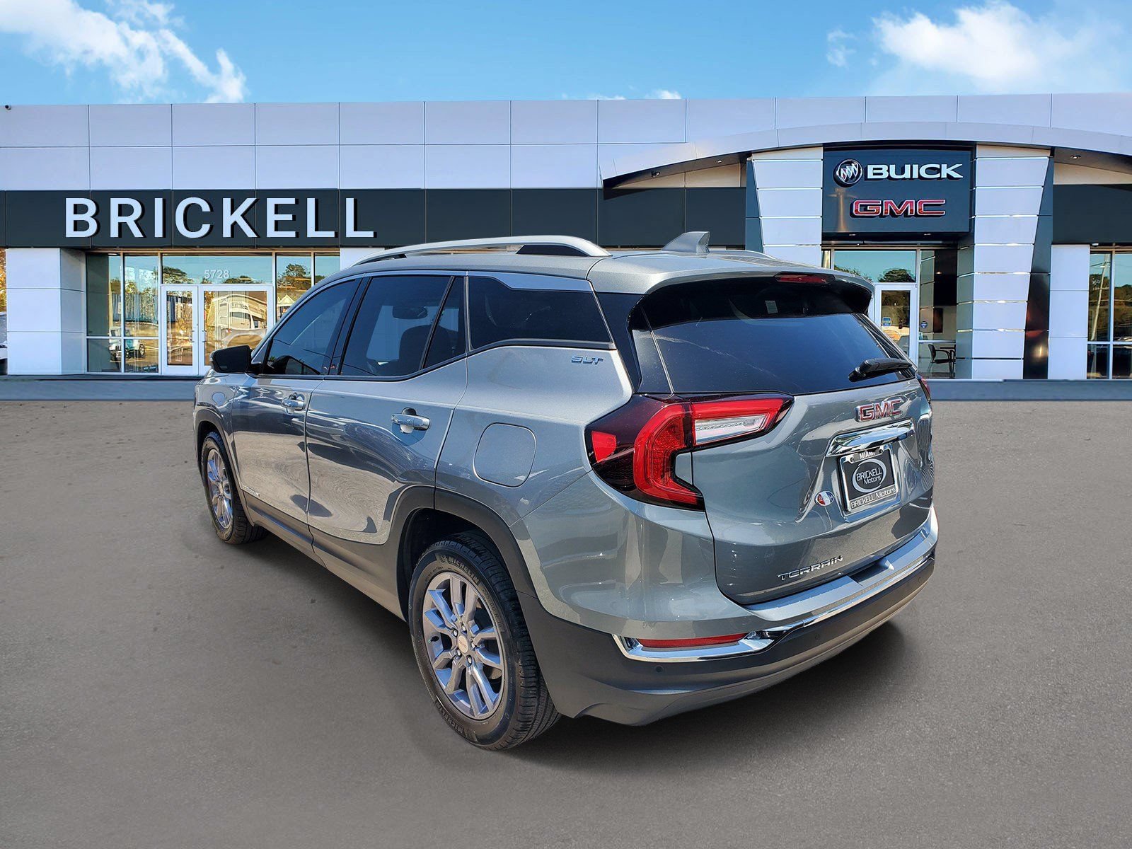 Used 2023 GMC Terrain SLT w/ LPO, Floor Liner Package FWD image 4