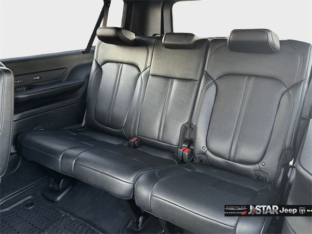 Used 2024 Jeep Wagoneer L Series III w/ Premium Group I image 17